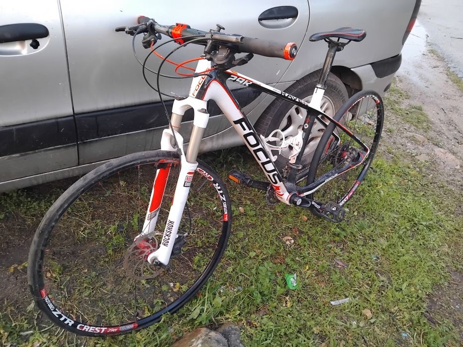 Bicicleta Focus de Carbono roda 29 em segunda mão