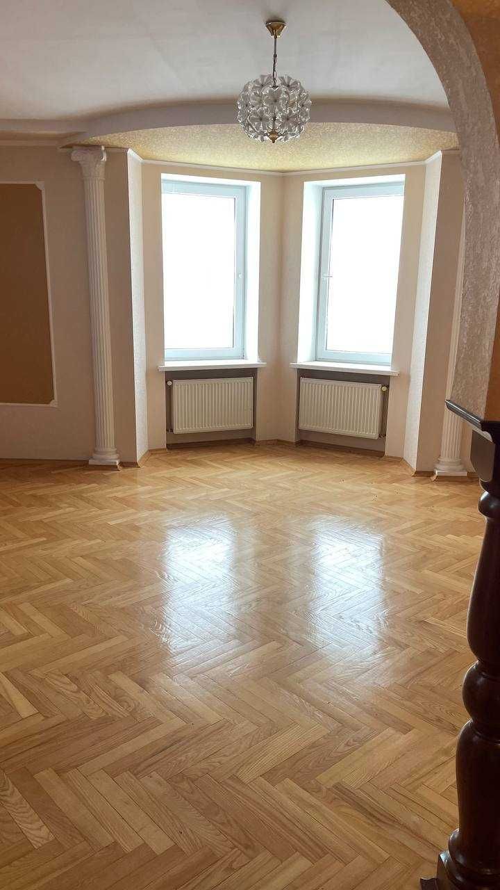 Продається 2-х рівнева квартира, 5 кімнат, р-н лікарні, м. Трускавець!