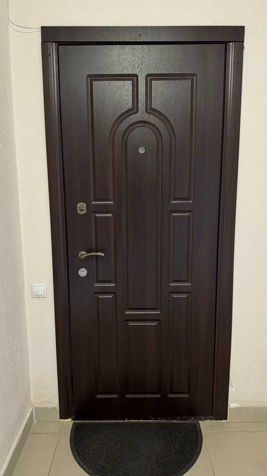 Двері вхідні коричневі