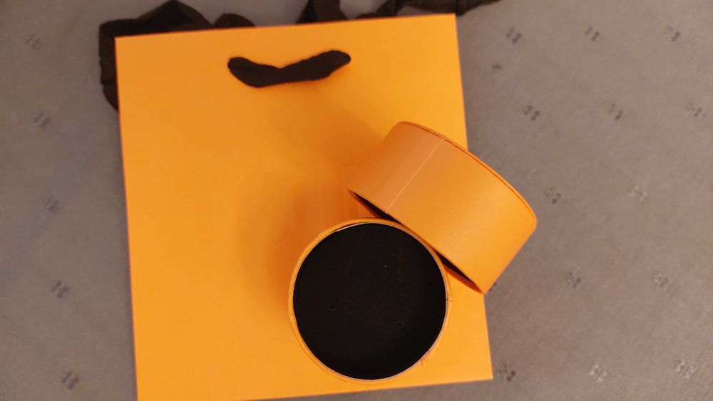 Pudełko marki Tous z torbą.