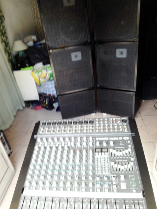 Super pechincha PA Dynacord 6 colunas + mesa amplificada.