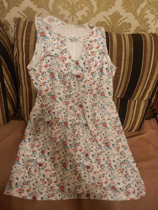 Платье летнее , блузка и бриджи.