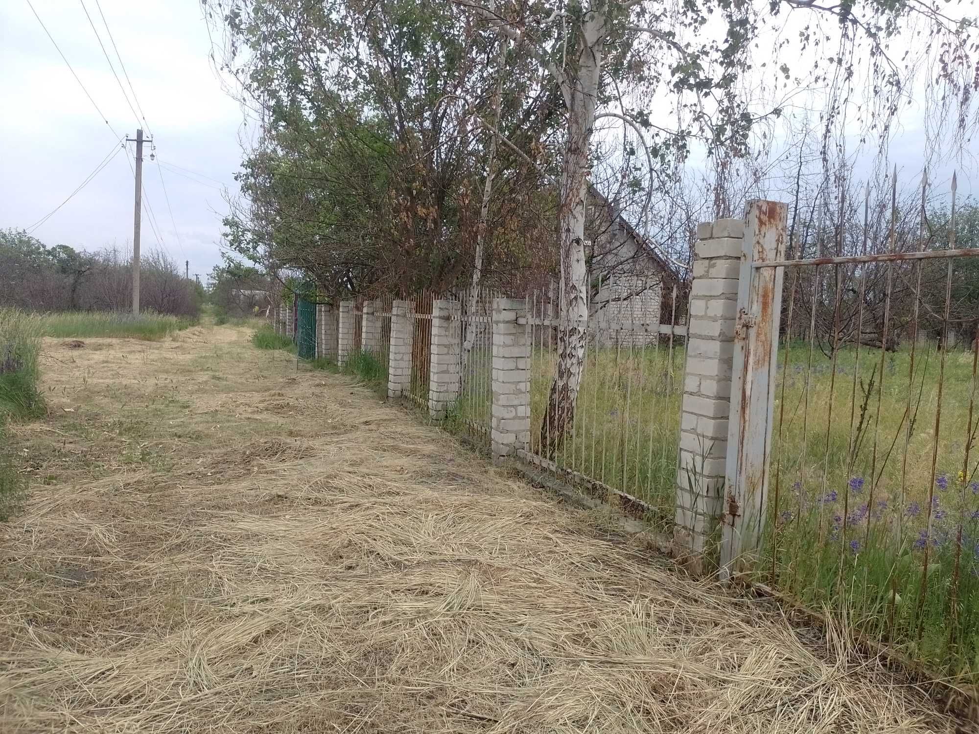 Продам дачу, кирпичный дом 2 этажа.