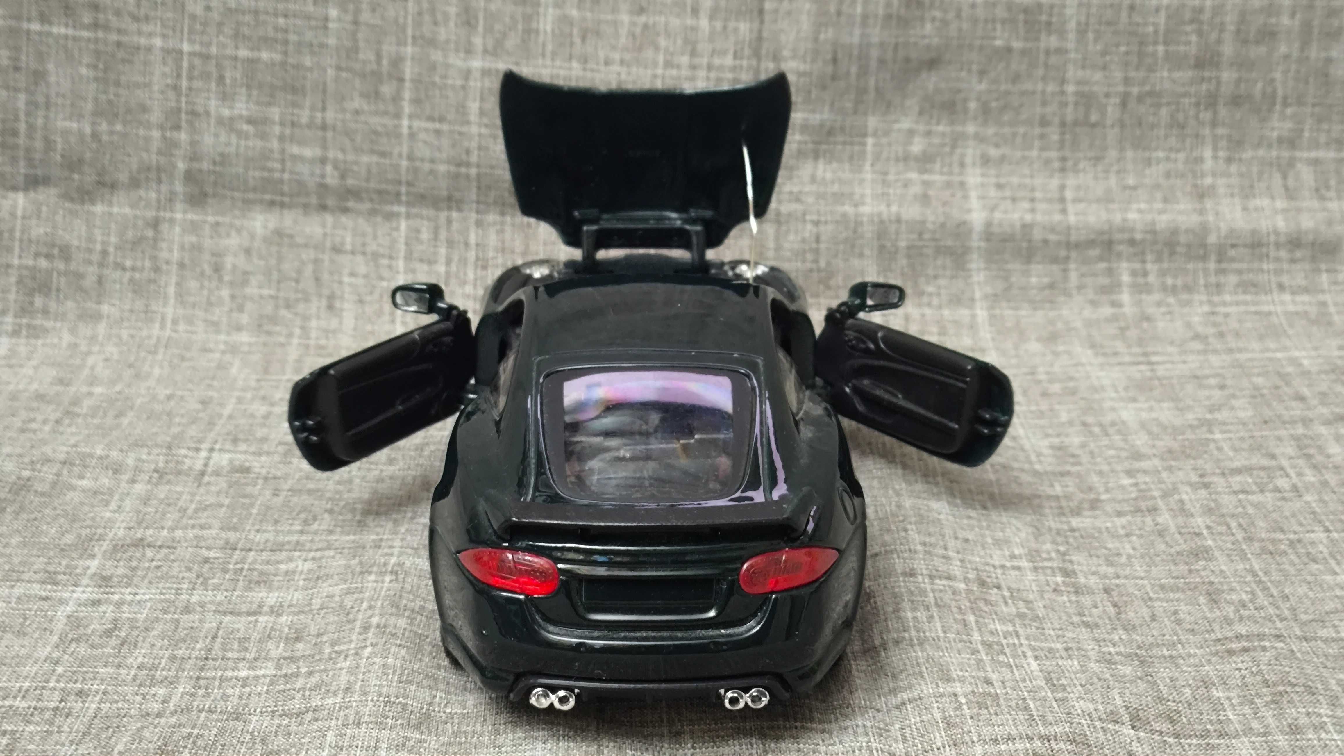 Машинка Jaguar XKR-S 1/24 Bburago