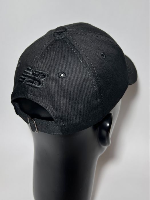 Кепка new balance чорний та білий лого