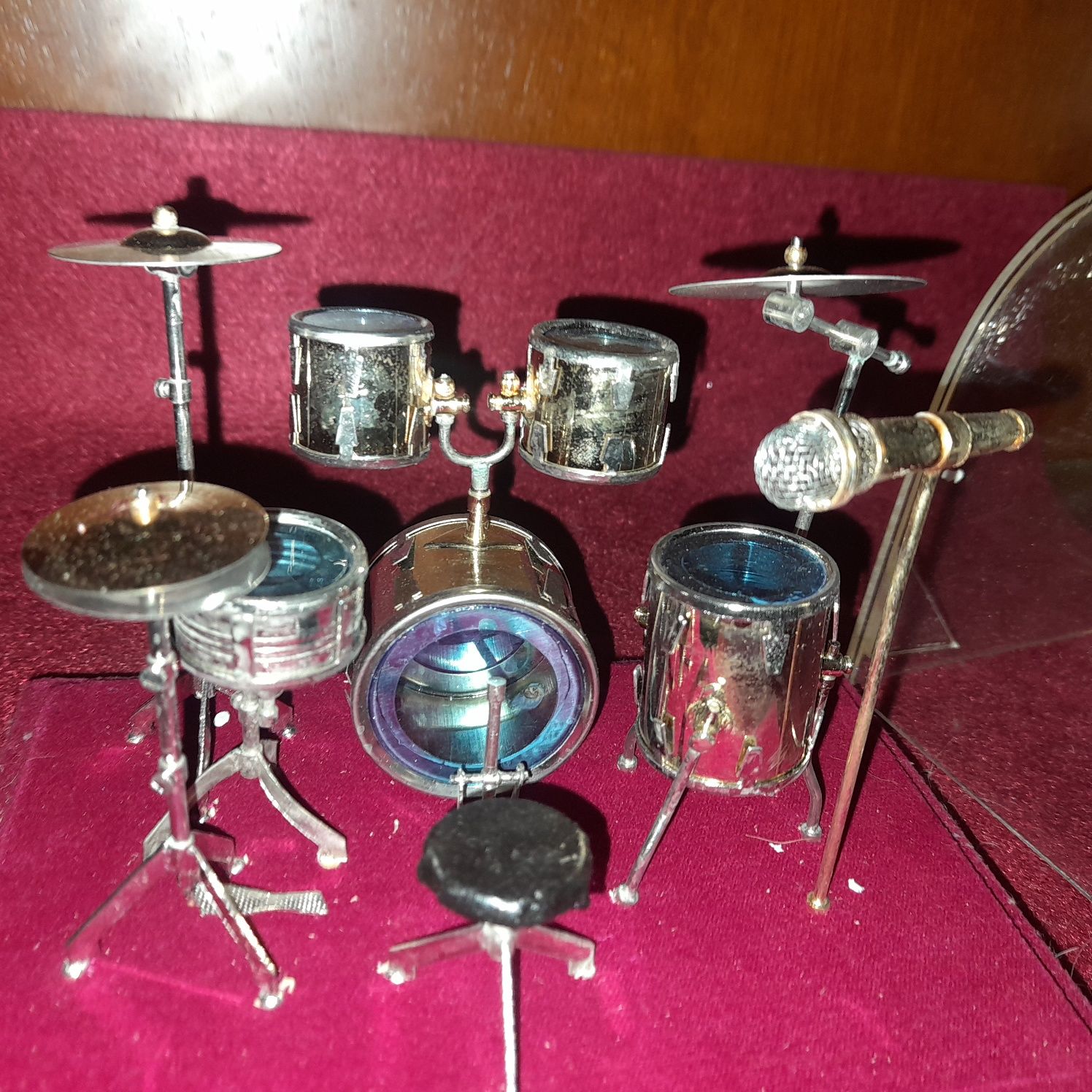 Bateria minitura com tampa acrilico por 12 €