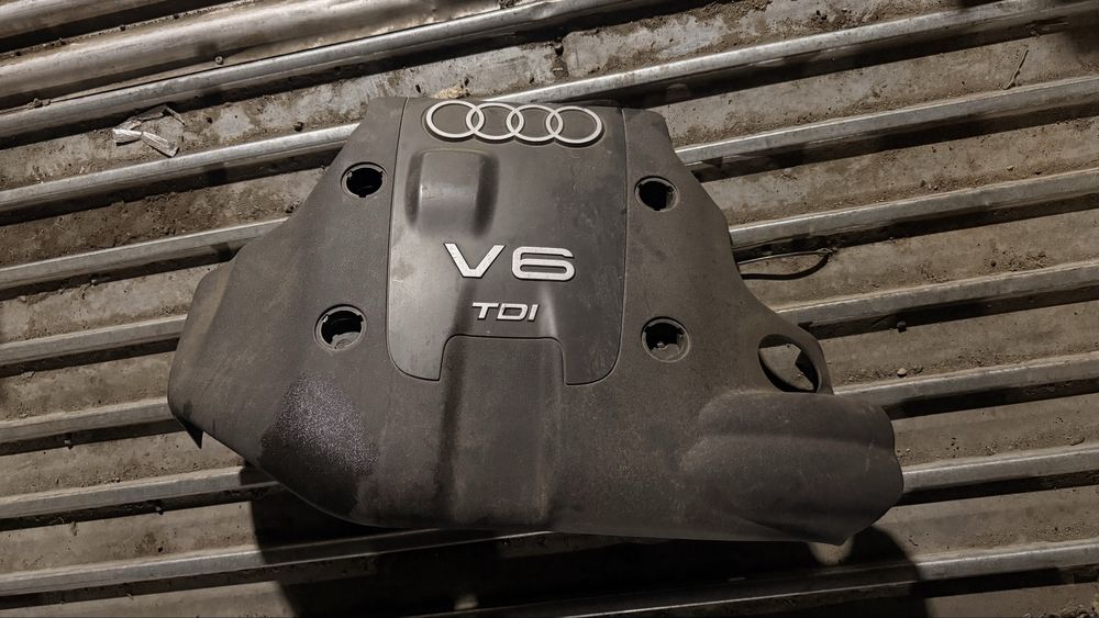 Кришка двигуна Audi a6 allroad