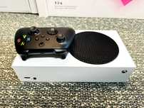 Xbox Series S 512 GB + pad / Zestaw w bardzo dobrym stanie, jak Nowy!