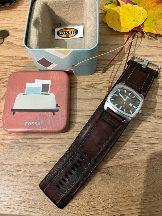 Fossil Big Tic JR9156 z brązowym, skórzanym paskiem i stalową kopertą.