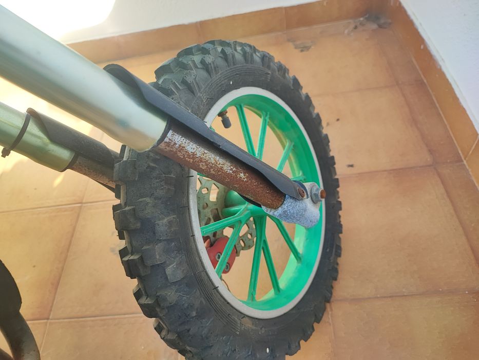 Mota criança a motor