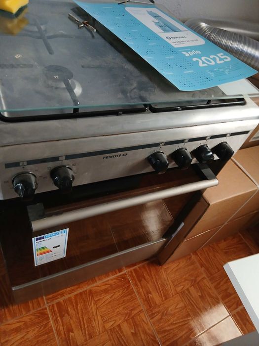 Vendo fogão com botigas de gás