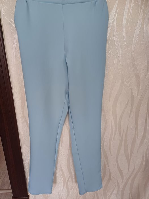 Новий жіночий брючний костюм