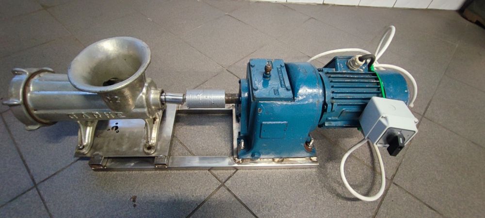 Maszynka do mięsa 32 z napędem.