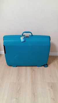 Пластиковый чемодан Samsonite