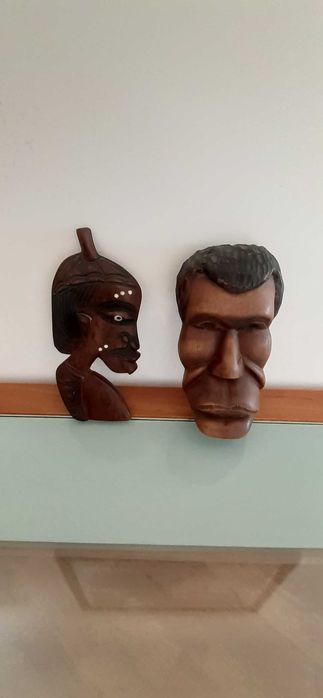 Caras Africanas em madeira artesanais.