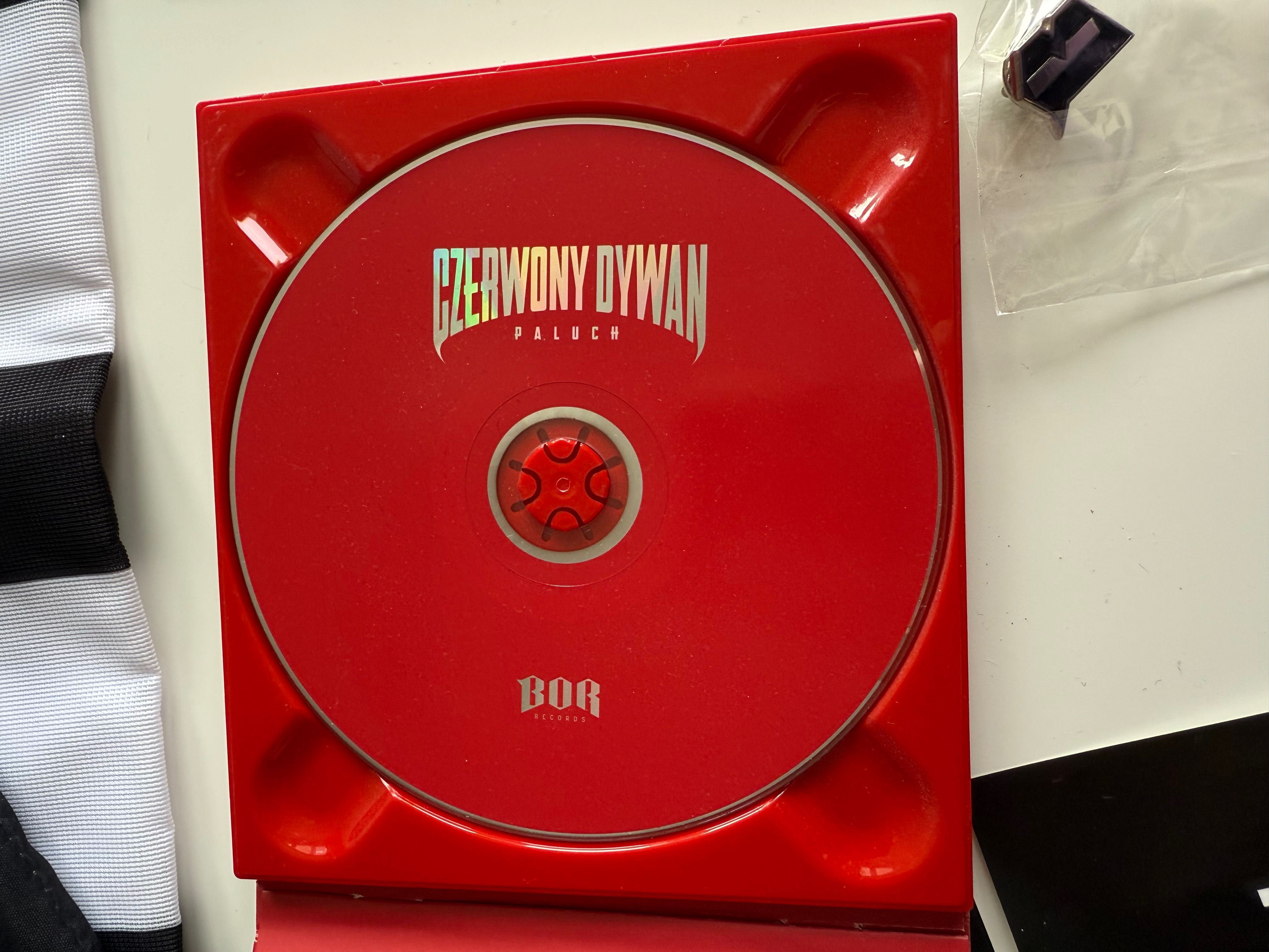 Preorder Paluch czerwony dywan