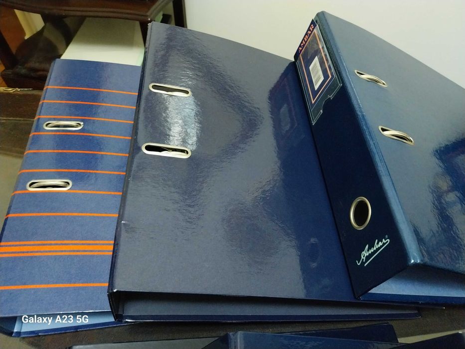 Dossiers arquivadores A4. Material escolar. Material de escritório