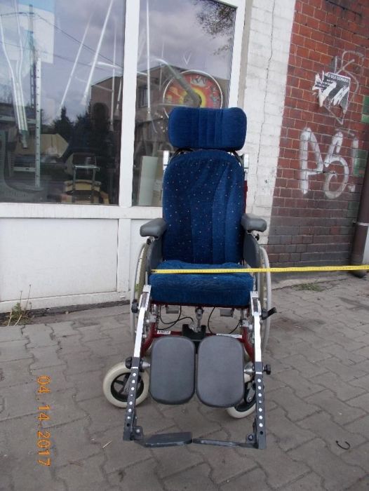 Wózek inwalidzki specjalny z regulacją oparcia i siedziska