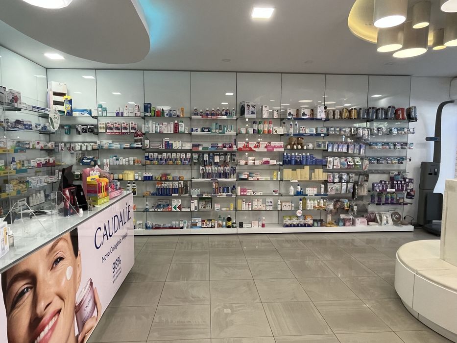 Moveis de farmacia da Glintt
