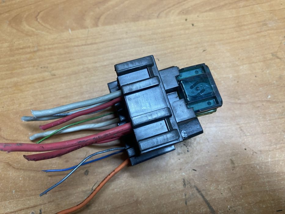 Mercedes ML163 колодка запобіжників та реле для Мерседес МЛ. З проводк