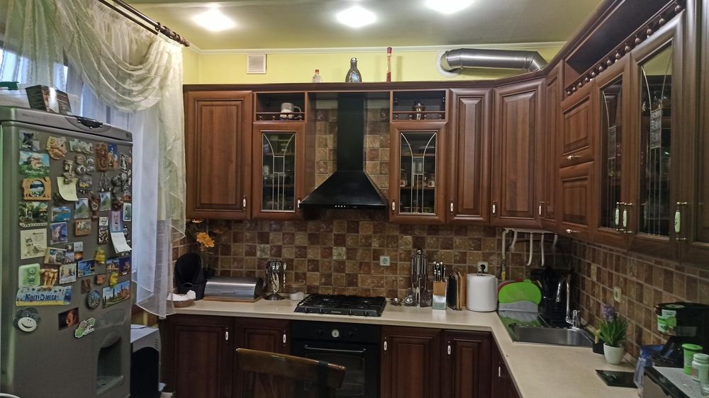 Продаж 6-ти кімнатної квартири у місті Ужгород.