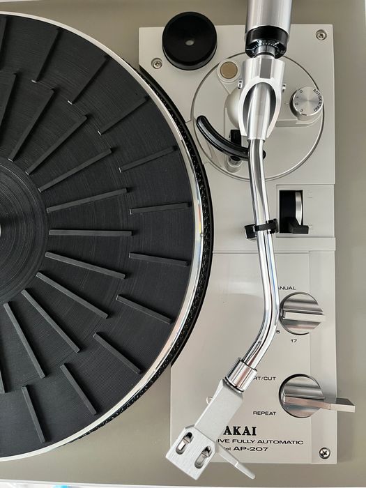 Gramofon Akai AP-207