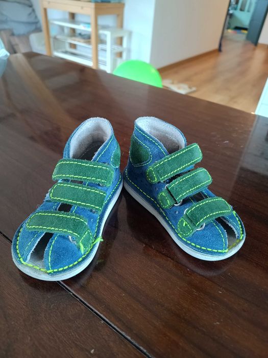 Buciki korekcyjne rozmiar 22