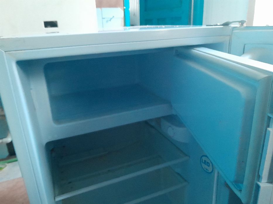 Продам холодильник для студентів,кафе,на дачу,85х60х50см.