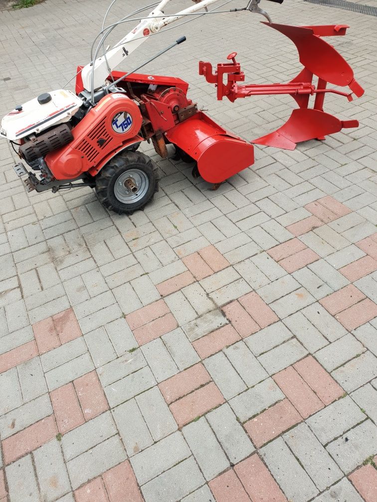 Traktorek   dzik  jedno osiowy  Kuboty  glebogryzarka