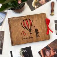 Дерев'яний фотоальбом для закоханих з повітряною кулею "Our love Story