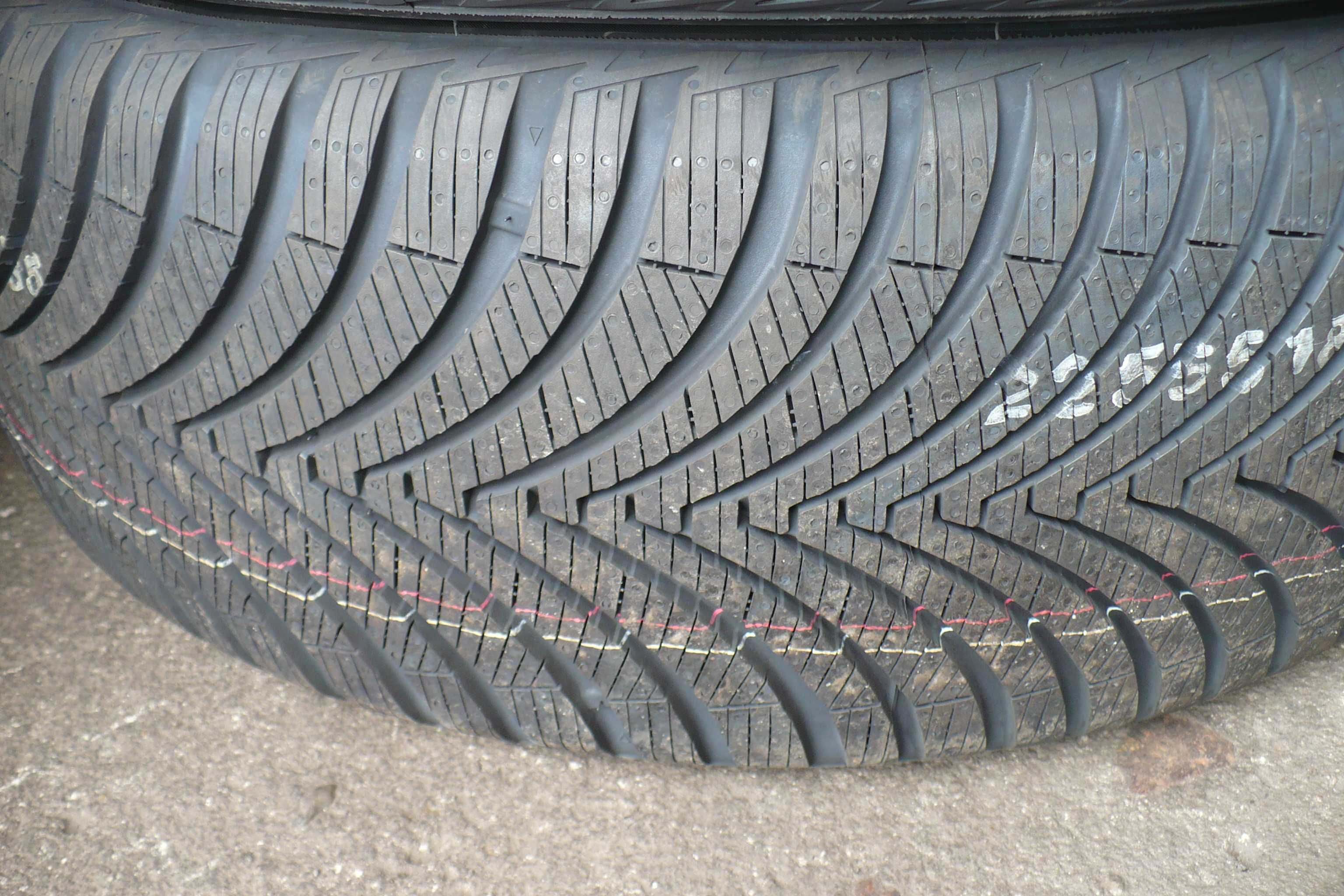 Opony Kumho 225/55R18 102V Całoroczne NOWE 2szt. 2022r.