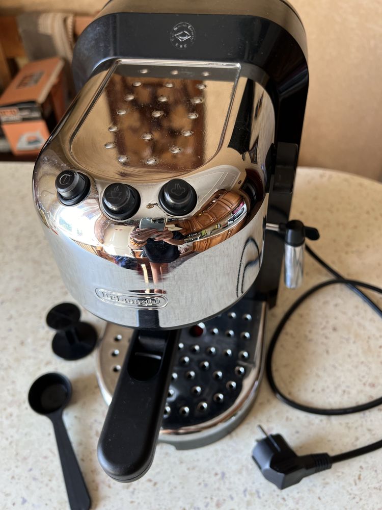 Кофеварка эспрессо DELONGHI EC 270 в идеале все работает