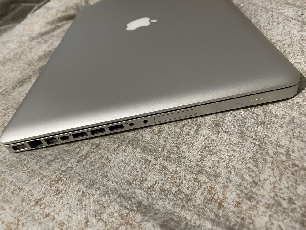 macbook pro 17 2011