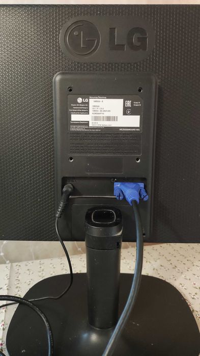 Монітор LG LED 19M35