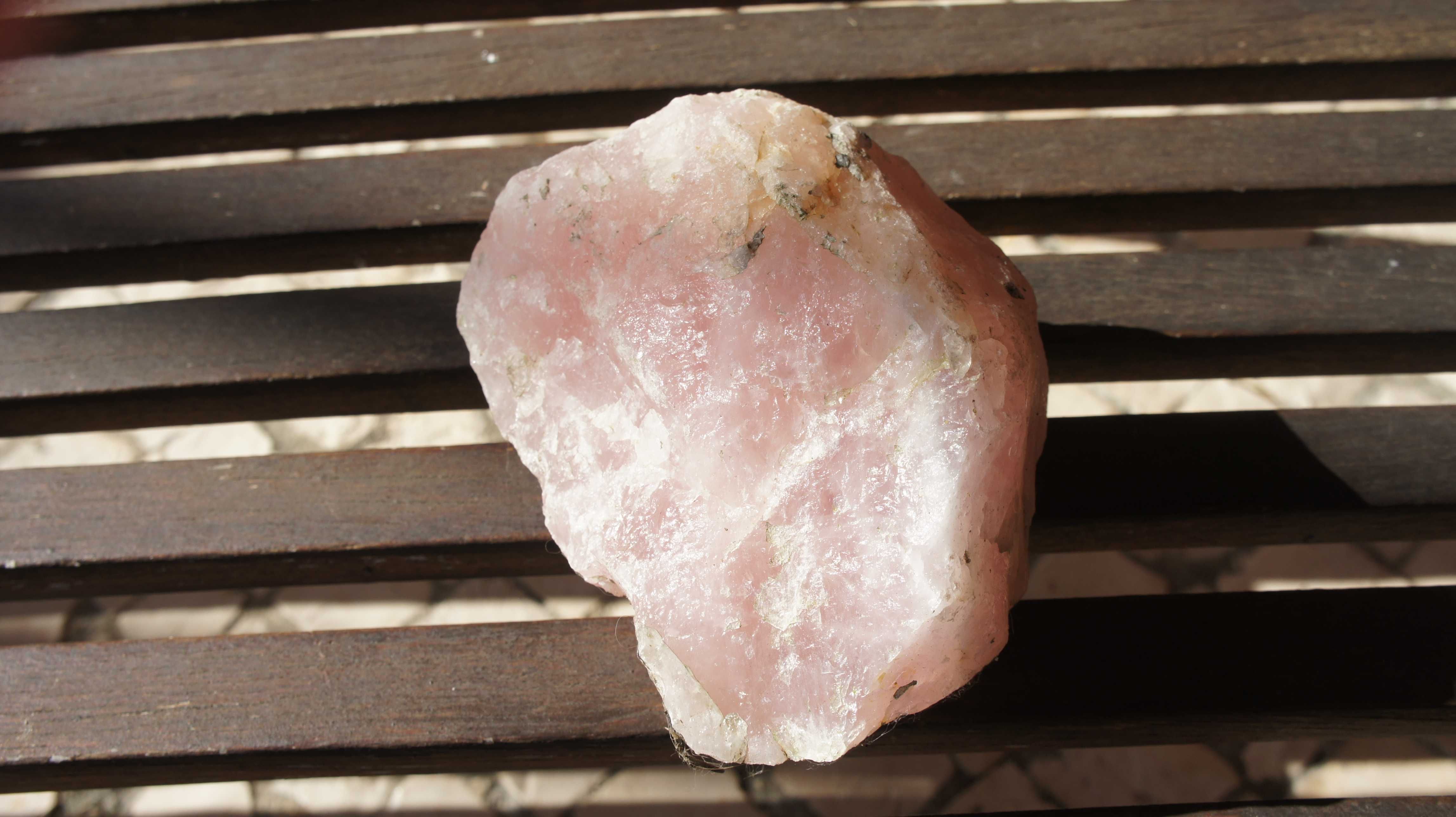 Cristal de quartzo rosa (drusa)