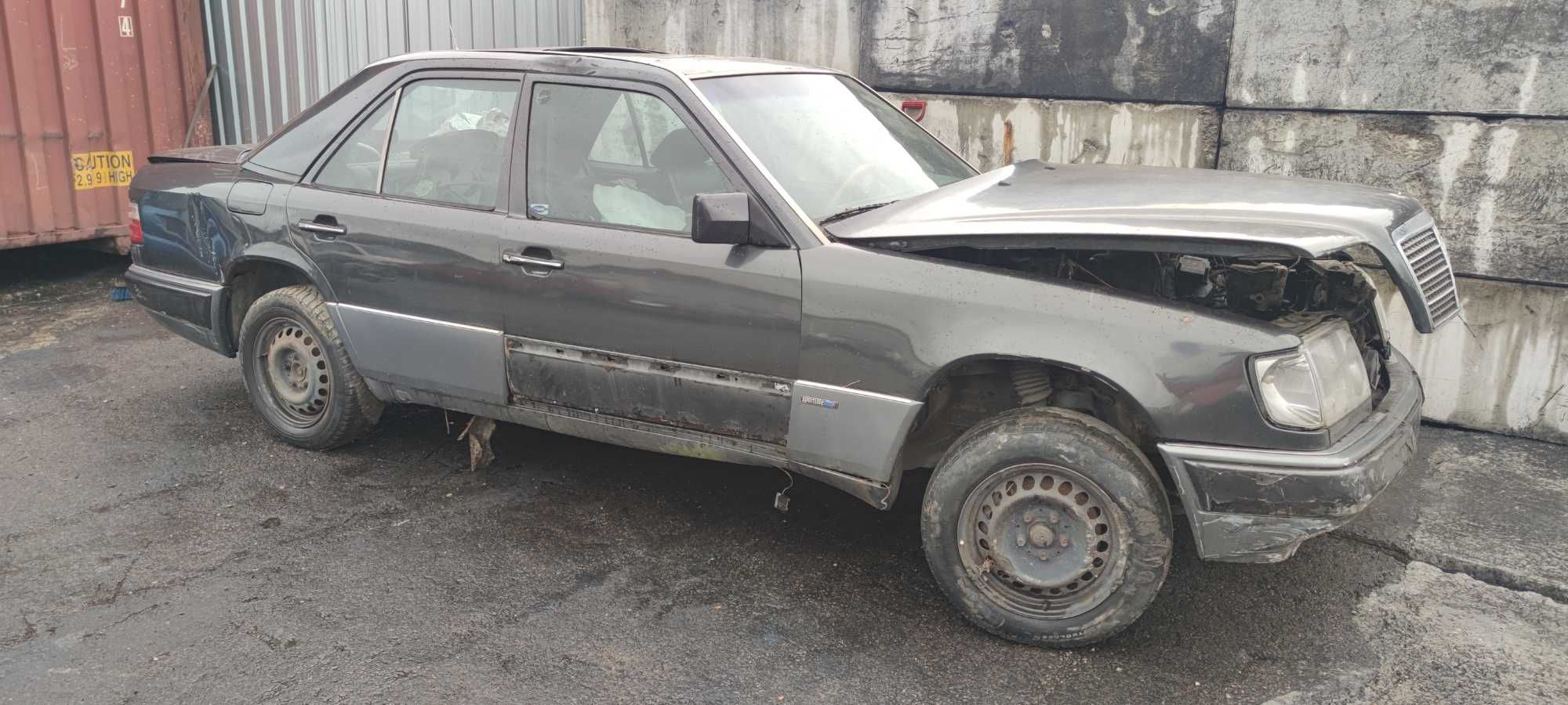 Mercedes E220 E-Klasa W124 93r Sedan Wszystkie Części Maska Klapa