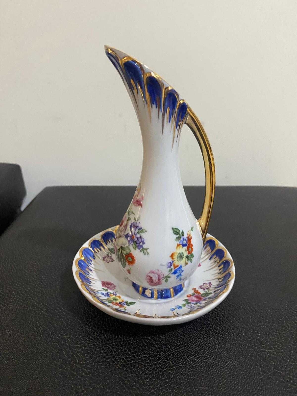 Vendo conjunto dois espelhos e ofereço jarro de porcelana. PROMOÇÃO