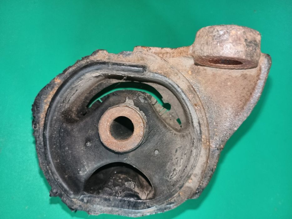 Подушка двигуна Хонда акорд 6 в гарному стані.