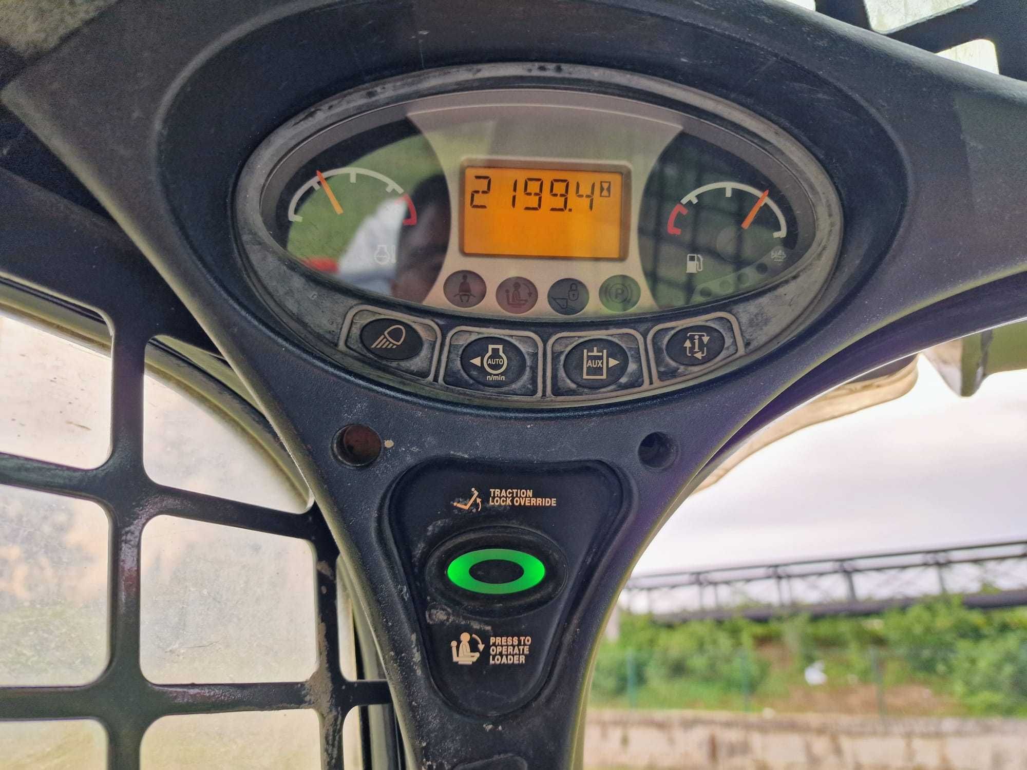 Mini Pá Bobcat S450