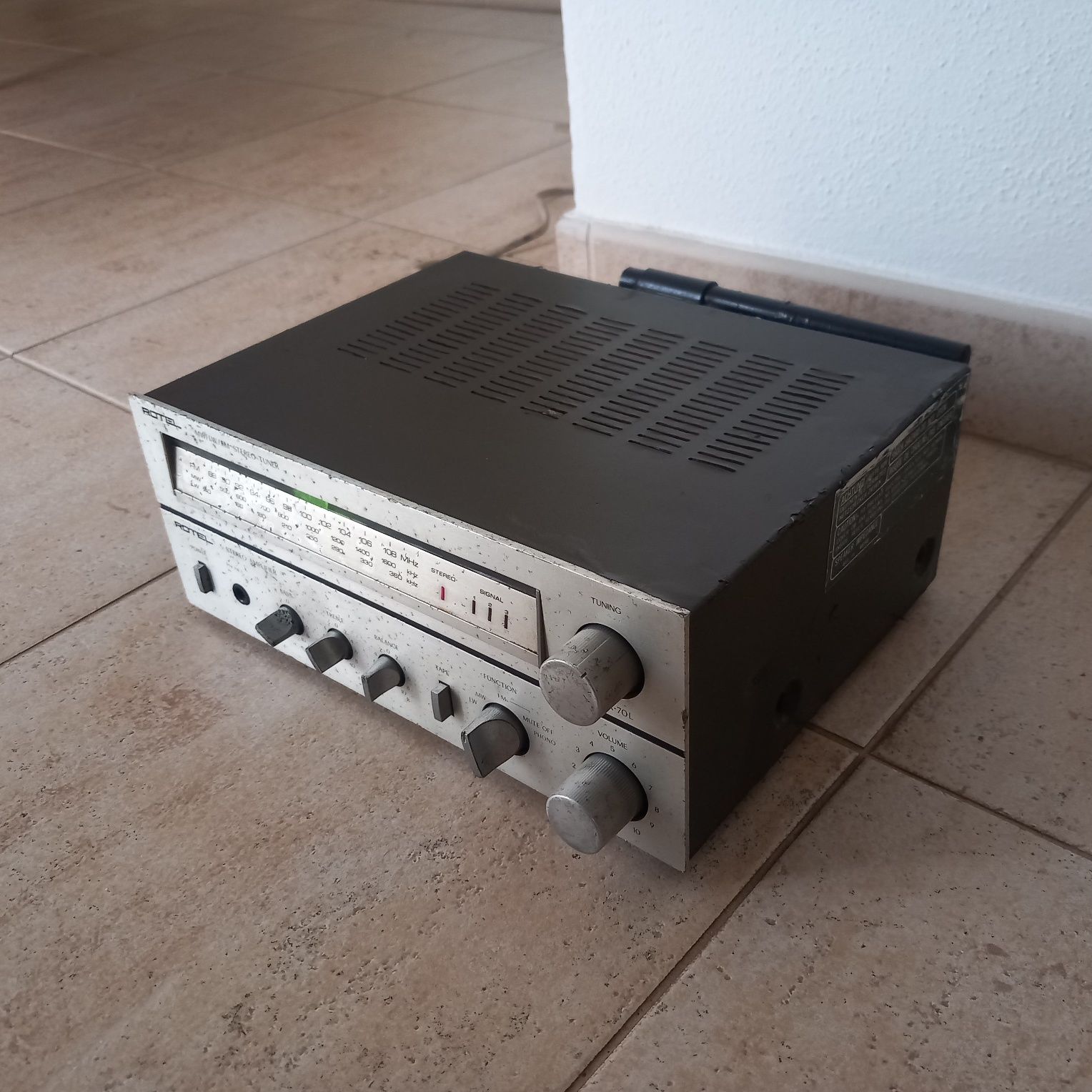 Rotel stereo receiver/Amplificador