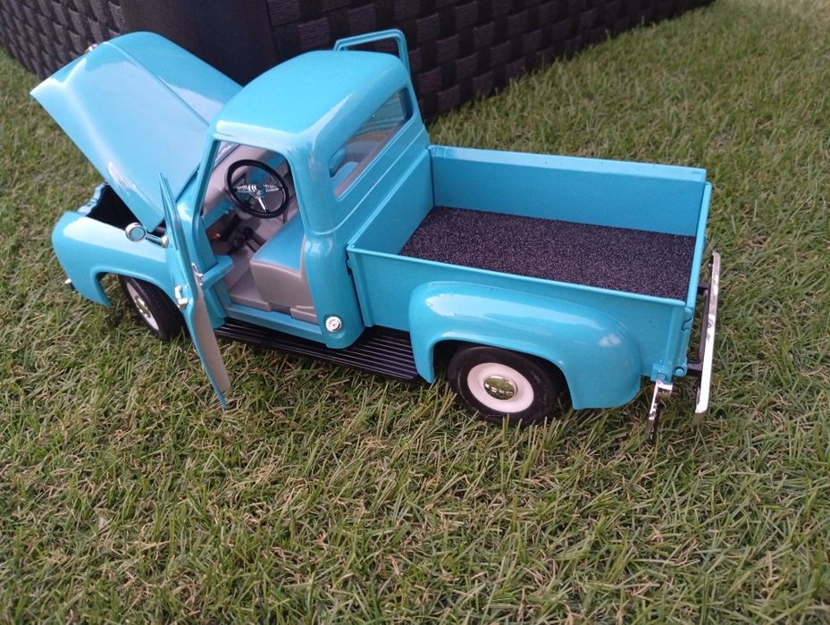1/18 Ford f-100 Pickup