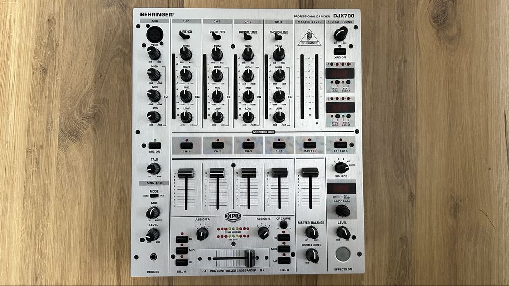 2x Technics SL-1210 MK2 gramofon + Behringer DJX700 mixer