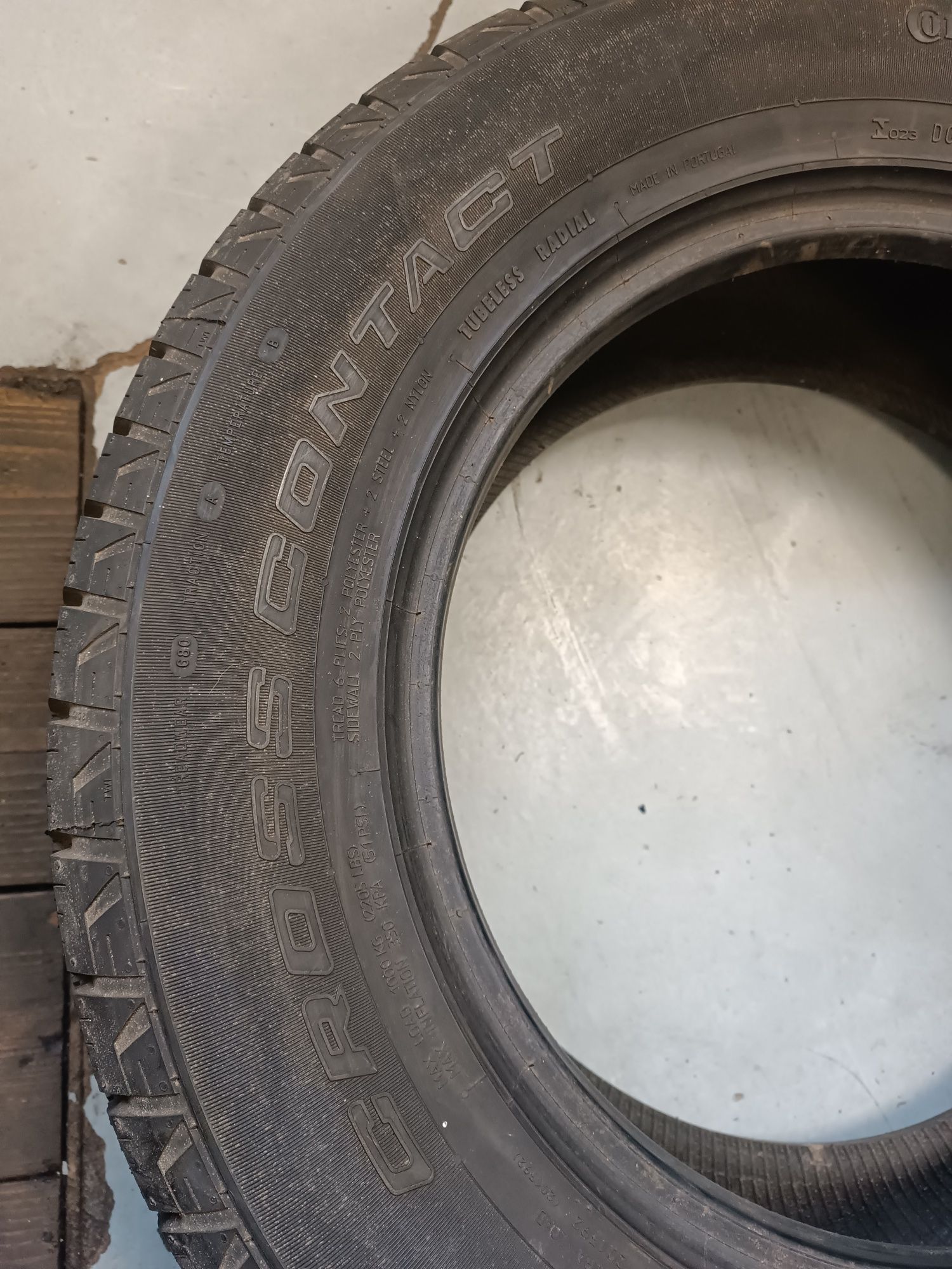 235/65R17 Continental Cross Contact LX