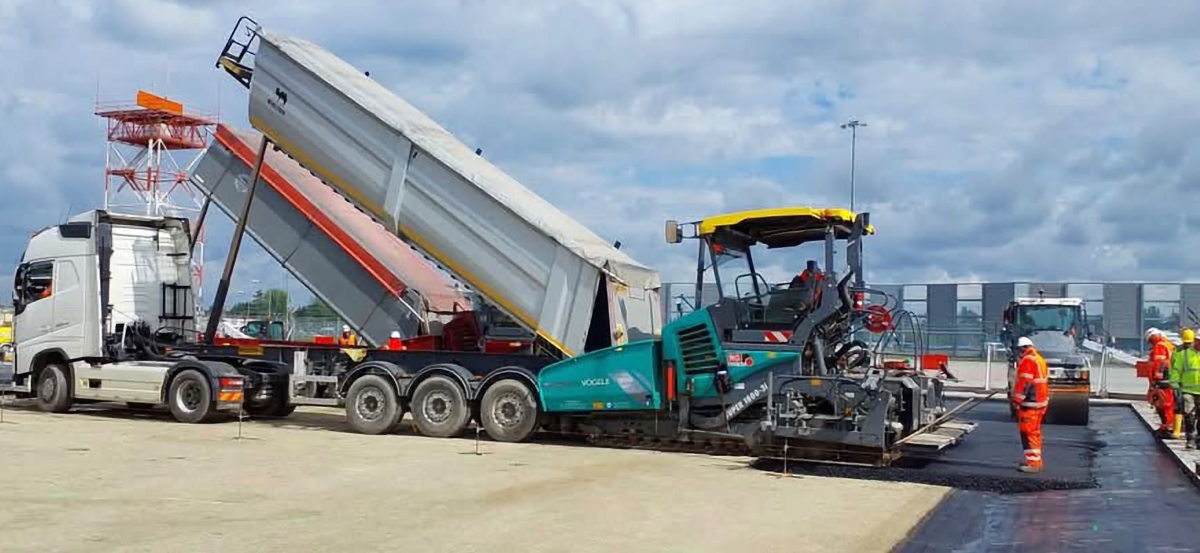 WYNAJEM MASZYN. Rozściełacz, VOGELE SUPER 1800/wywrotka 8x4