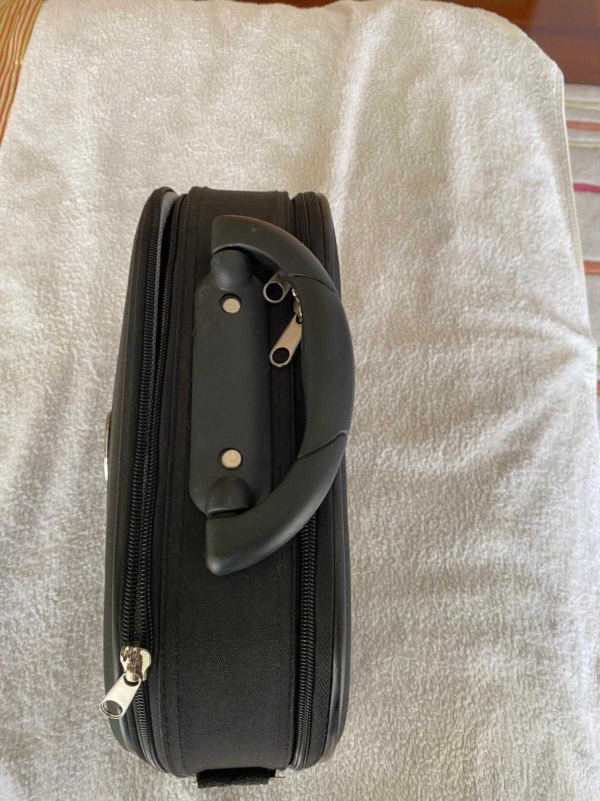 Mala nécessaire preta