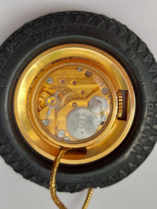 Швейцарський механічний вінтажний годинник -брелок " MARVIN". Вишукани