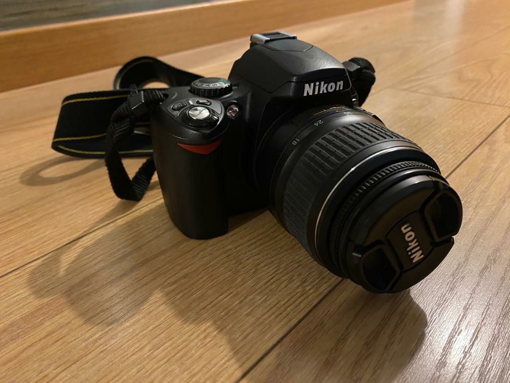 Câmara fotográfica Nikon e vídeo Sony