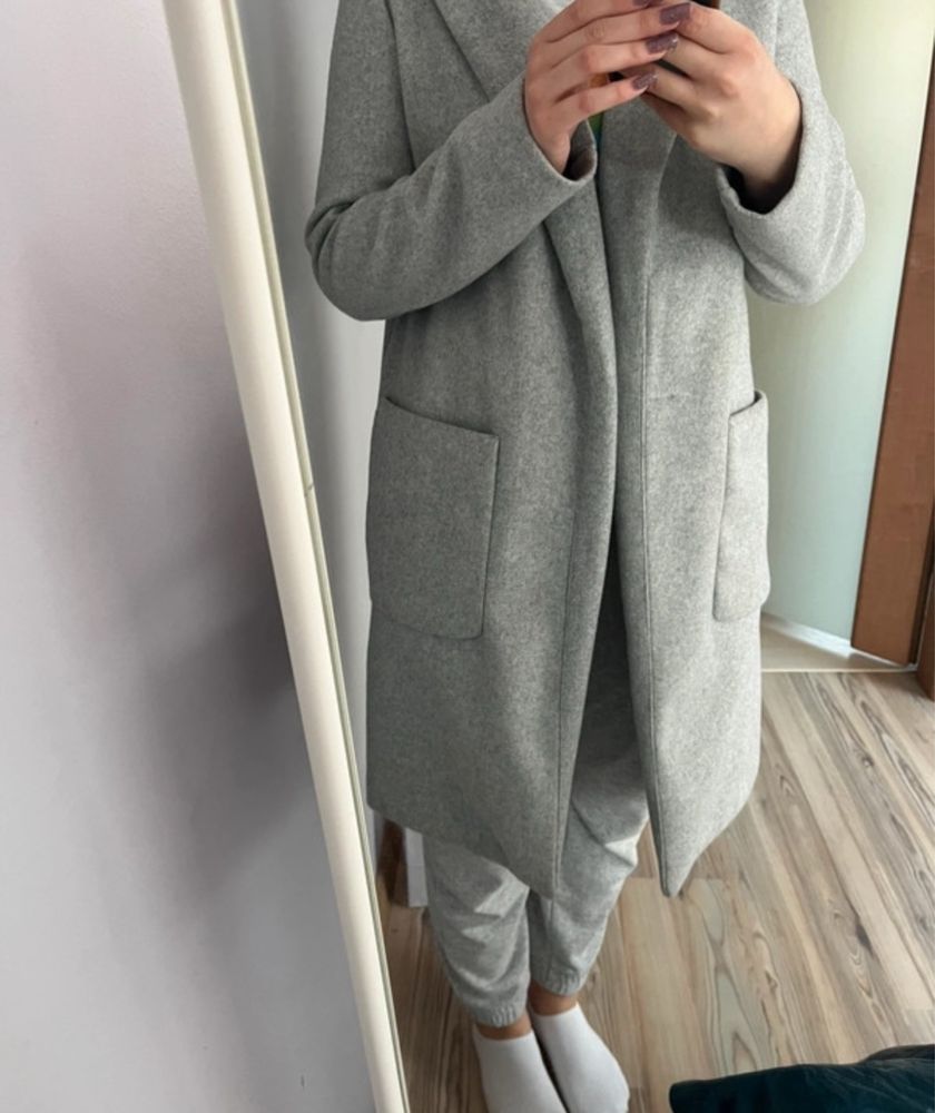 Szary płaszcz Pull & Bear