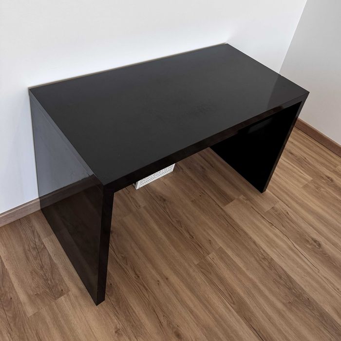 Secretária moderna preta – design minimalista