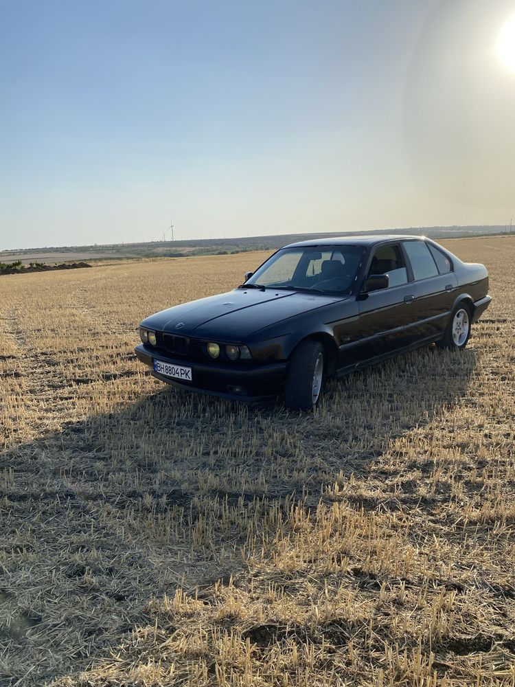 BMW e34 525.